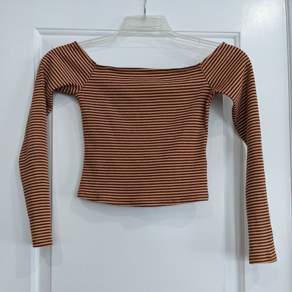 Croptop off the shoulder